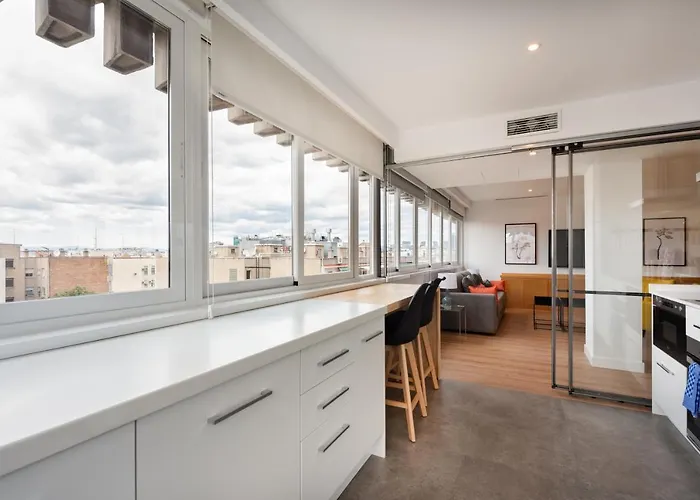 2 Bedroom 2 Bathroom Furnished - Salamanca - Bright & Stylish - Mintystay