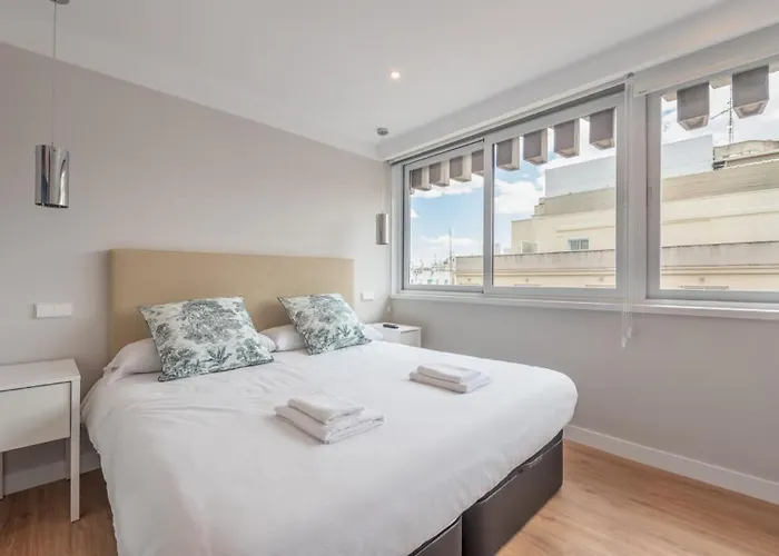 2 Bedroom 2 Bathroom Furnished - Salamanca - Bright & Stylish - Mintystay